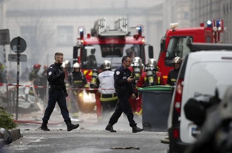 Parigi, esplosione nel quartiere Opéra